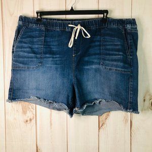 Torrid 5” Super Soft Mid Rise Denim Shorts Pull On Drawstring Medium Wash Sz 4